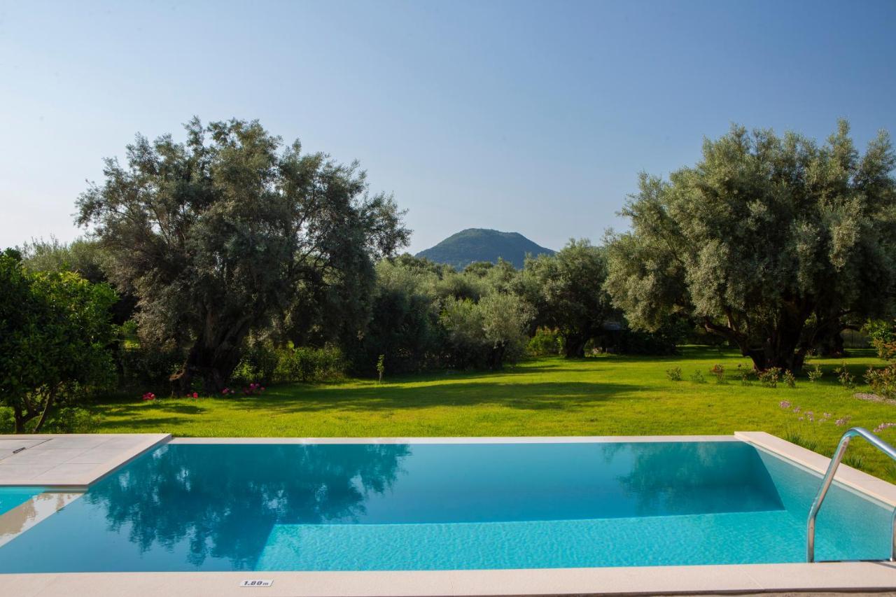 Averto Villas With Private Pool นีดรี ภายนอก รูปภาพ