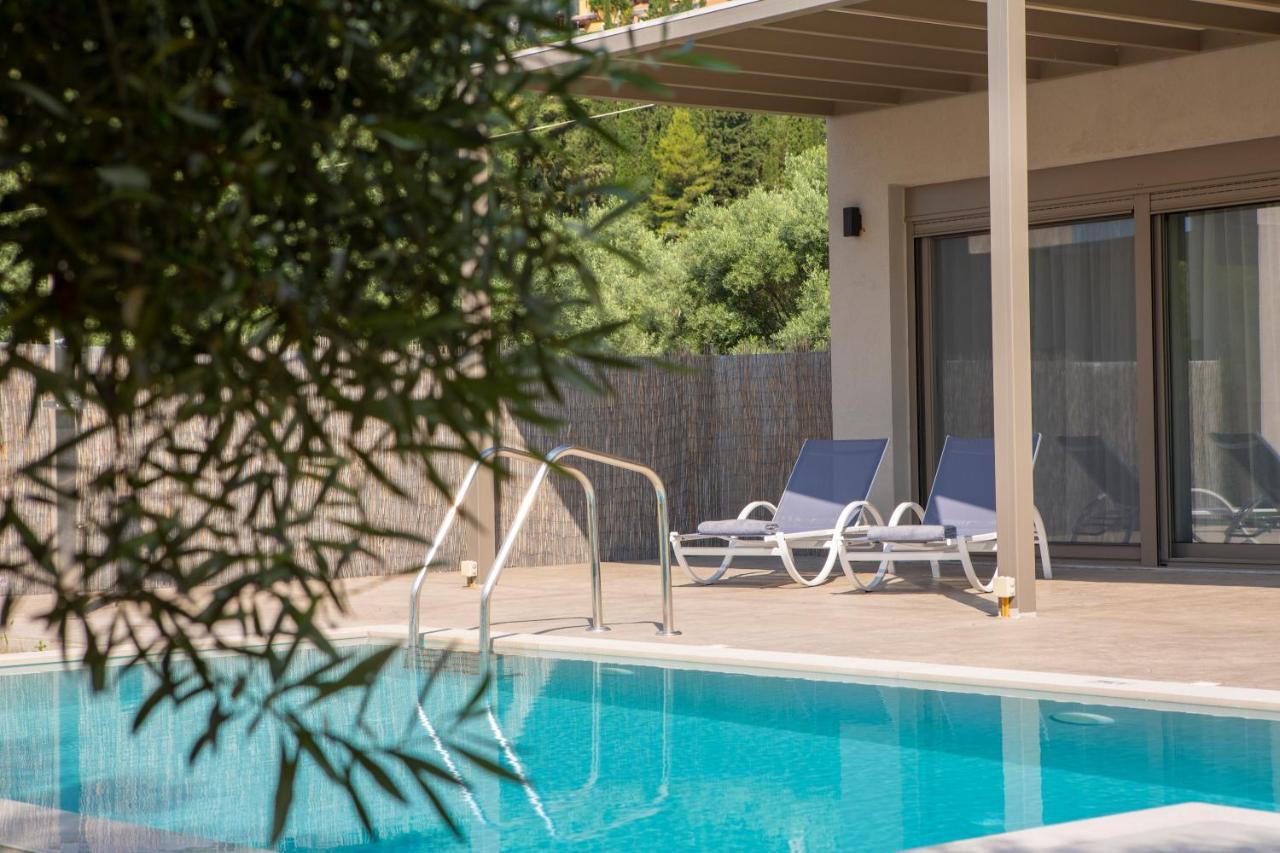 Averto Villas With Private Pool นีดรี ภายนอก รูปภาพ