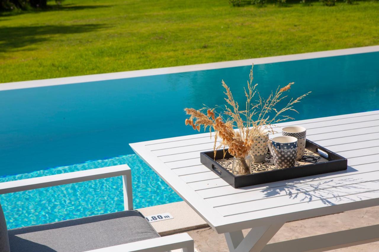Averto Villas With Private Pool นีดรี ภายนอก รูปภาพ