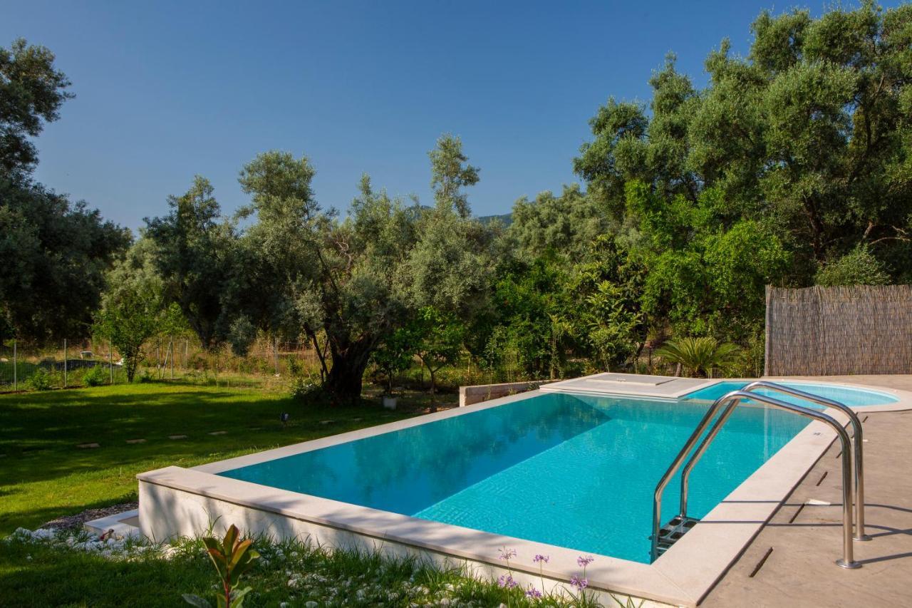 Averto Villas With Private Pool นีดรี ภายนอก รูปภาพ