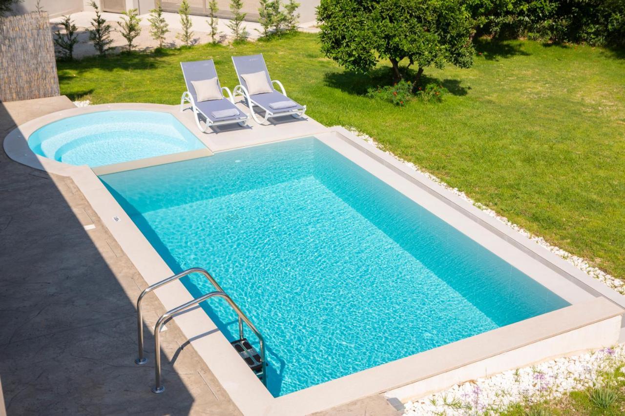 Averto Villas With Private Pool นีดรี ภายนอก รูปภาพ