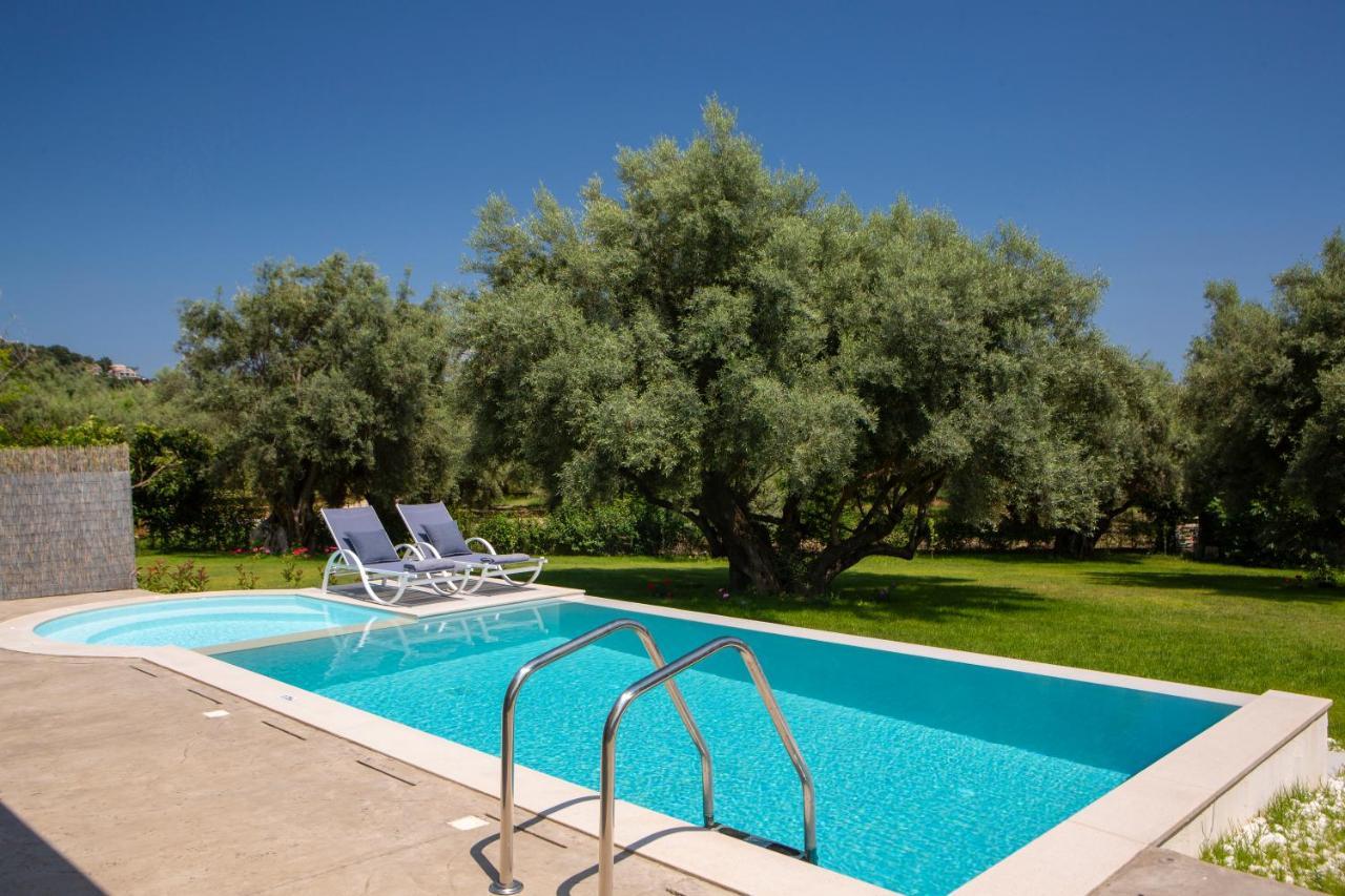 Averto Villas With Private Pool นีดรี ภายนอก รูปภาพ