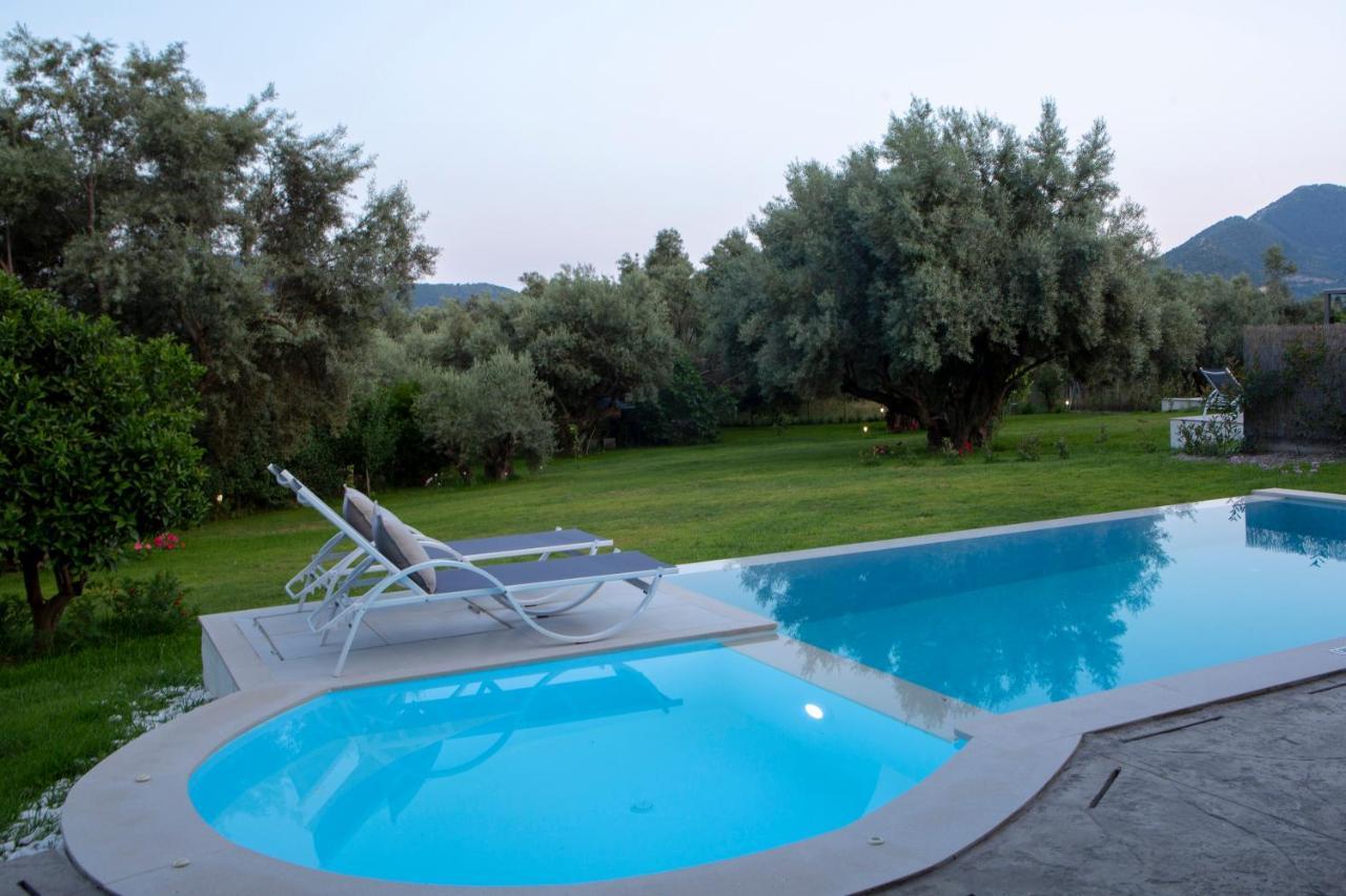 Averto Villas With Private Pool นีดรี ภายนอก รูปภาพ